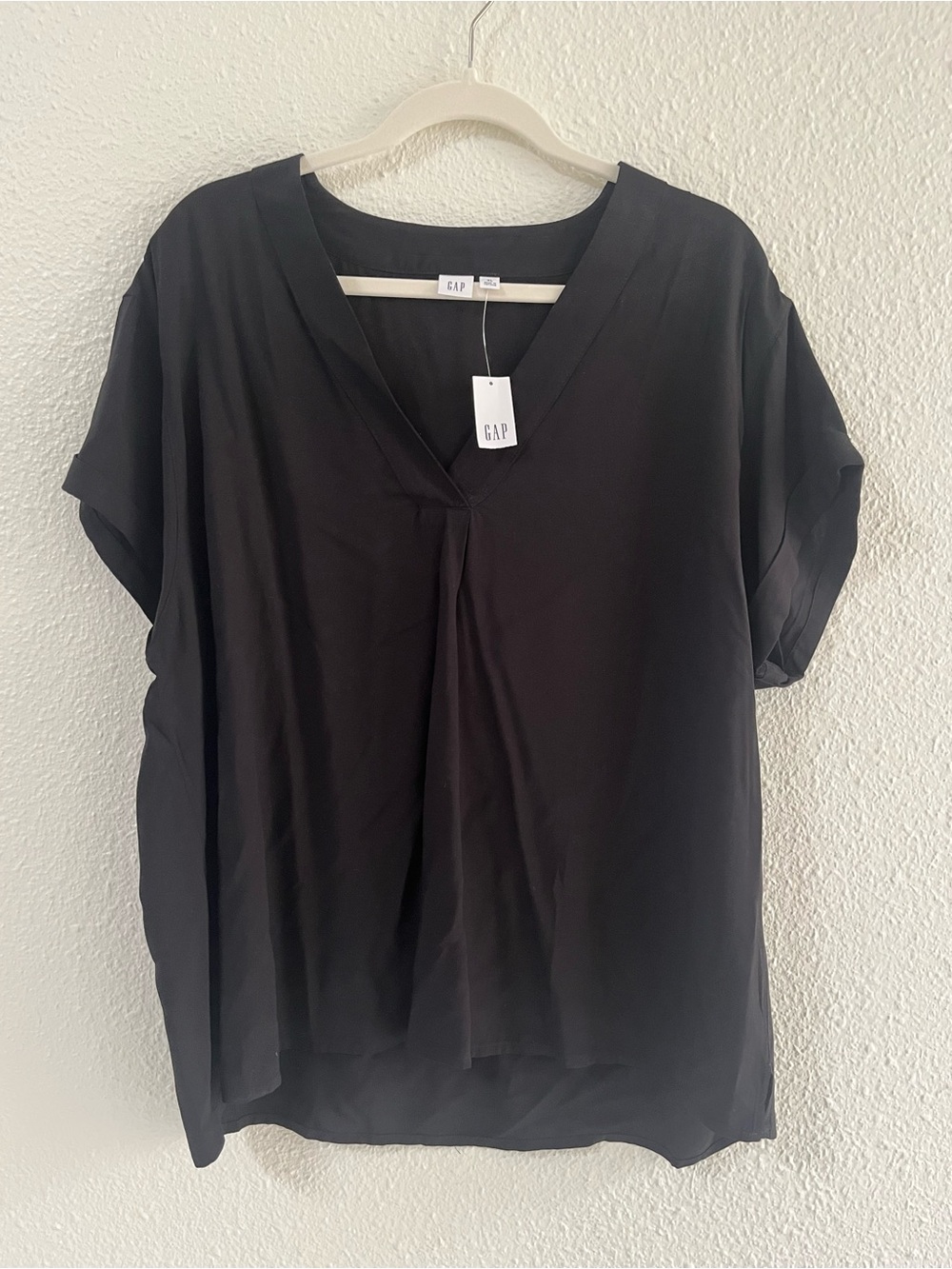 NWT GAP Women's Black V-Neck Short Sleeve Blouse